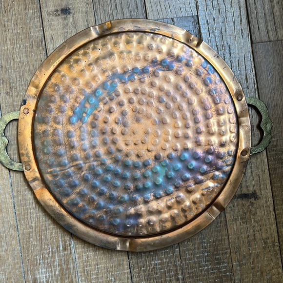 Vintage copper round serving trey with brass handles hammered design, rustic - Picture 7 of 16